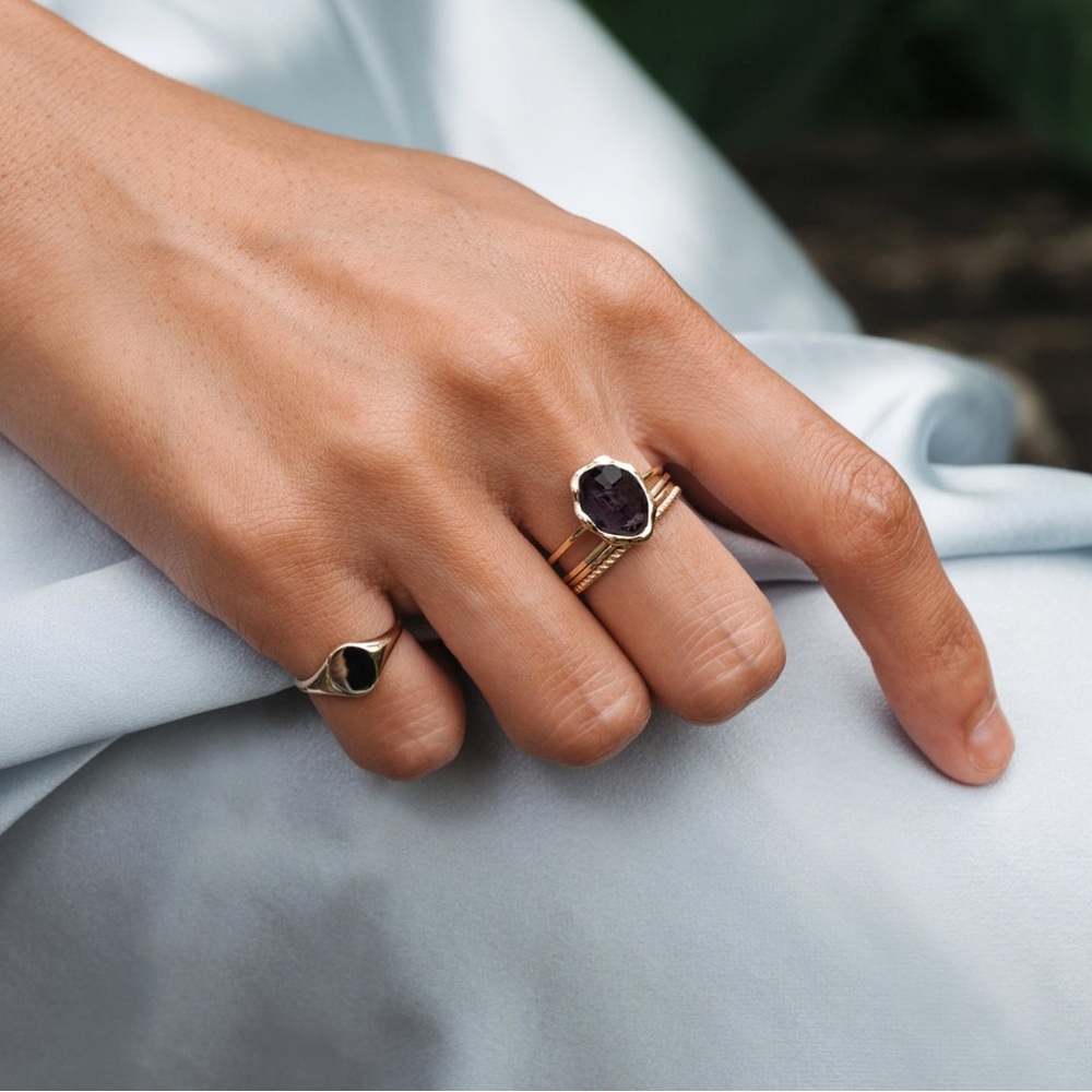 Bluboho black onyx mood ring Sz 6. Worn once. 14k yellow gold. Excellent cond’n!